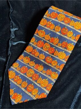 Halloween Pumpkin Jack-O-Lantern Contest Alynn Tie